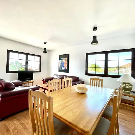 Villa Estupenda Villa Con Piscina Privada, Wifi Y Vistas Al Mar En Playa Blanca *